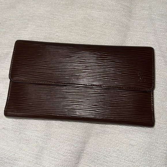 Louis Vuitton brown Epi leather trifold long wallet 💕 - Picture 1 of 12